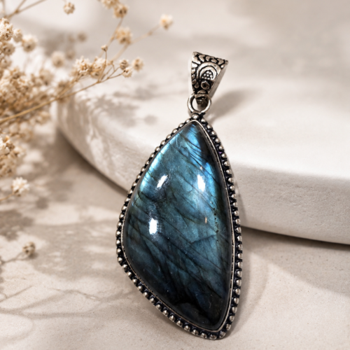 LABRADORITE PENDANT